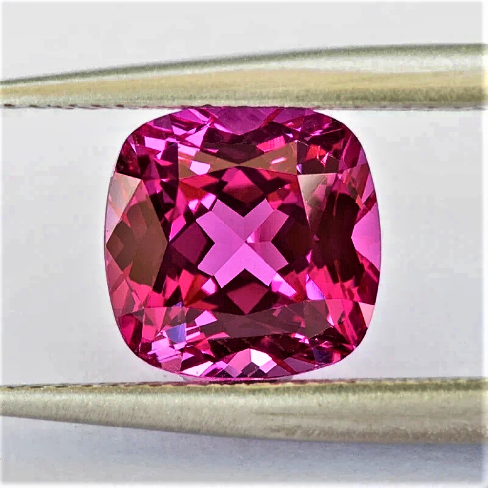 Zaffiro Rosa Intenso Lab Grown Taglio Cuscino Certificato