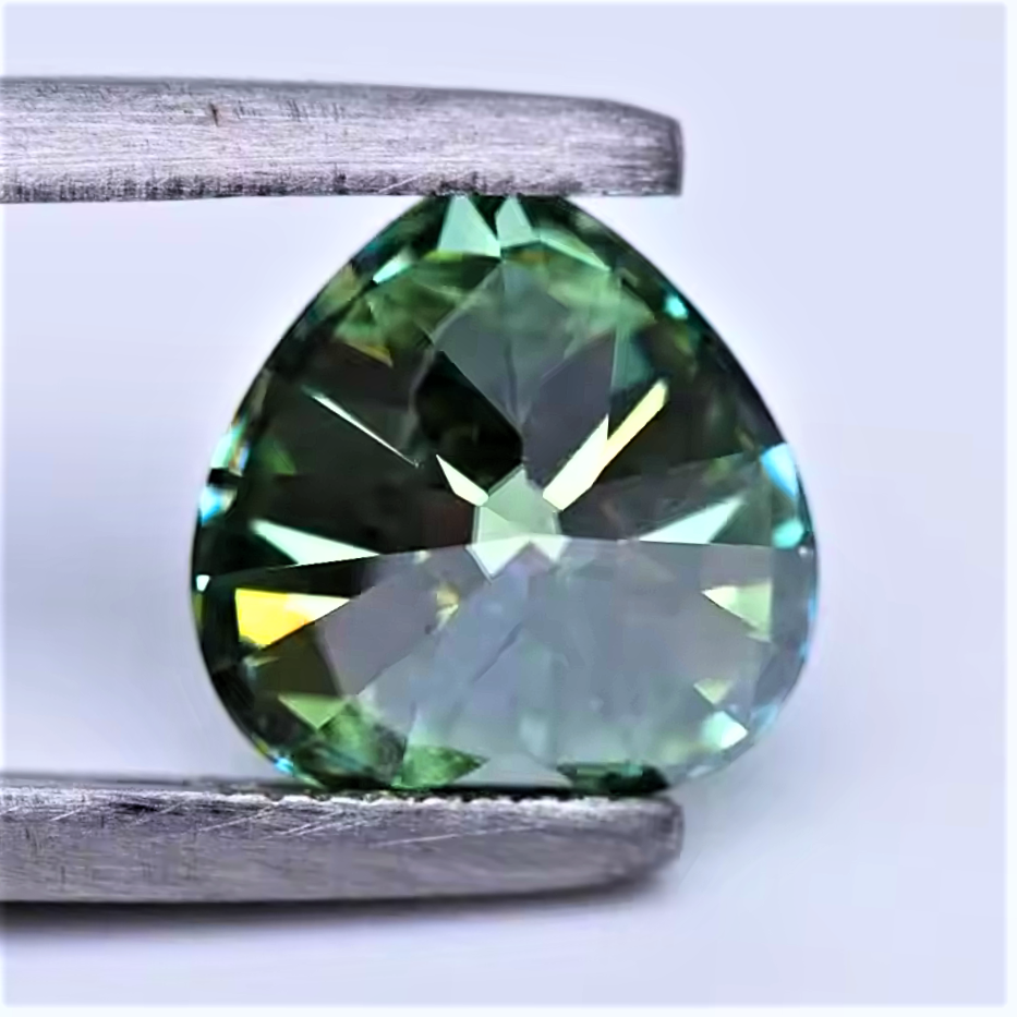 Moissanite Verde Smeraldo Taglio Cuore Certificata