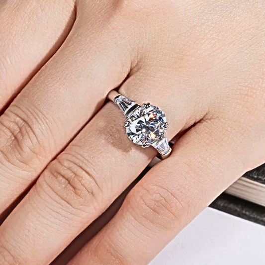 Trilogy con Moissanite Taglio Ovale e Teepers per ct 3,80