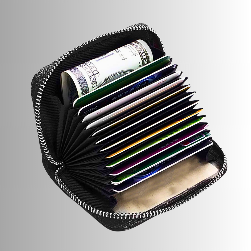 Mini Credit Card Holder in Genuine Cowhide: Elegance and Security
