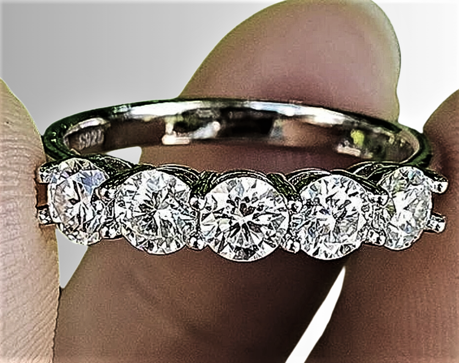 Anillo de cinco luces: símbolo de amor y estabilidad