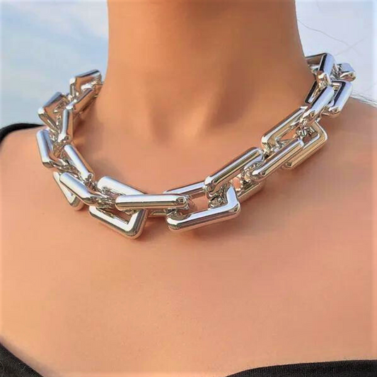 Collana "Rettangoli Luminosi": Eleganza e Audacia per un Look Inconfondibile