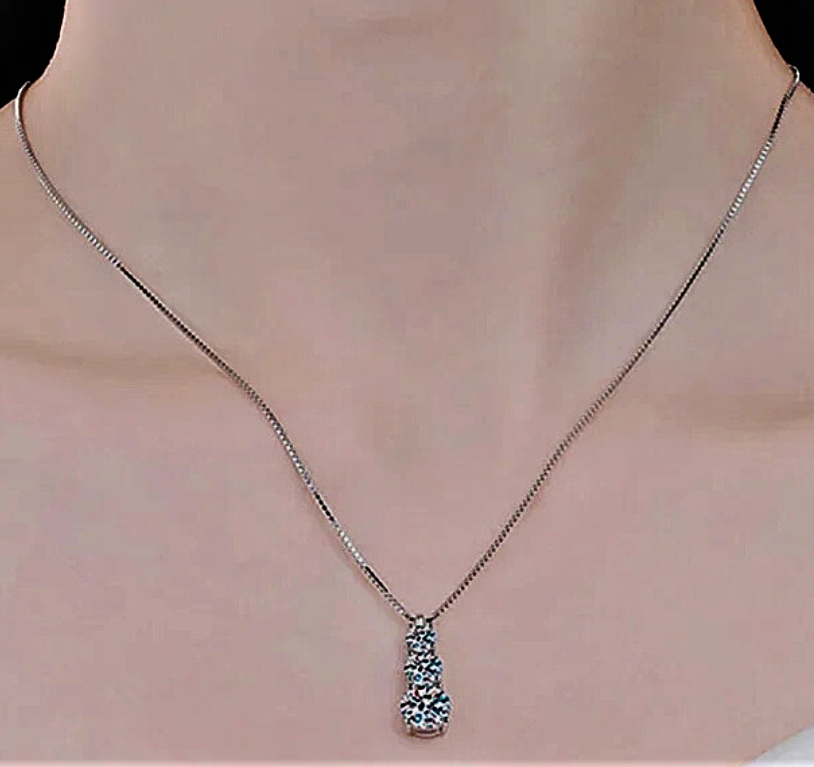 Collana Trilogy con Moissanite: L’Eleganza Essenziale