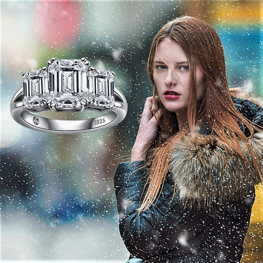 Trilogy con Moissaniti Certificate Taglio Smeraldo di 5 ct