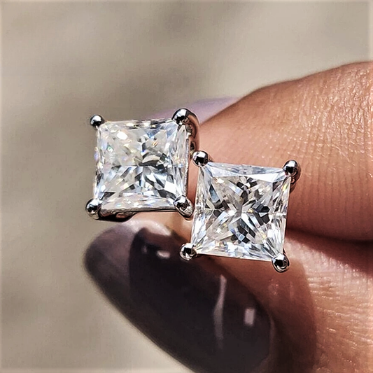 Orecchini Punto Luce Con Moissaniti D Color VVS1 Taglio Princess