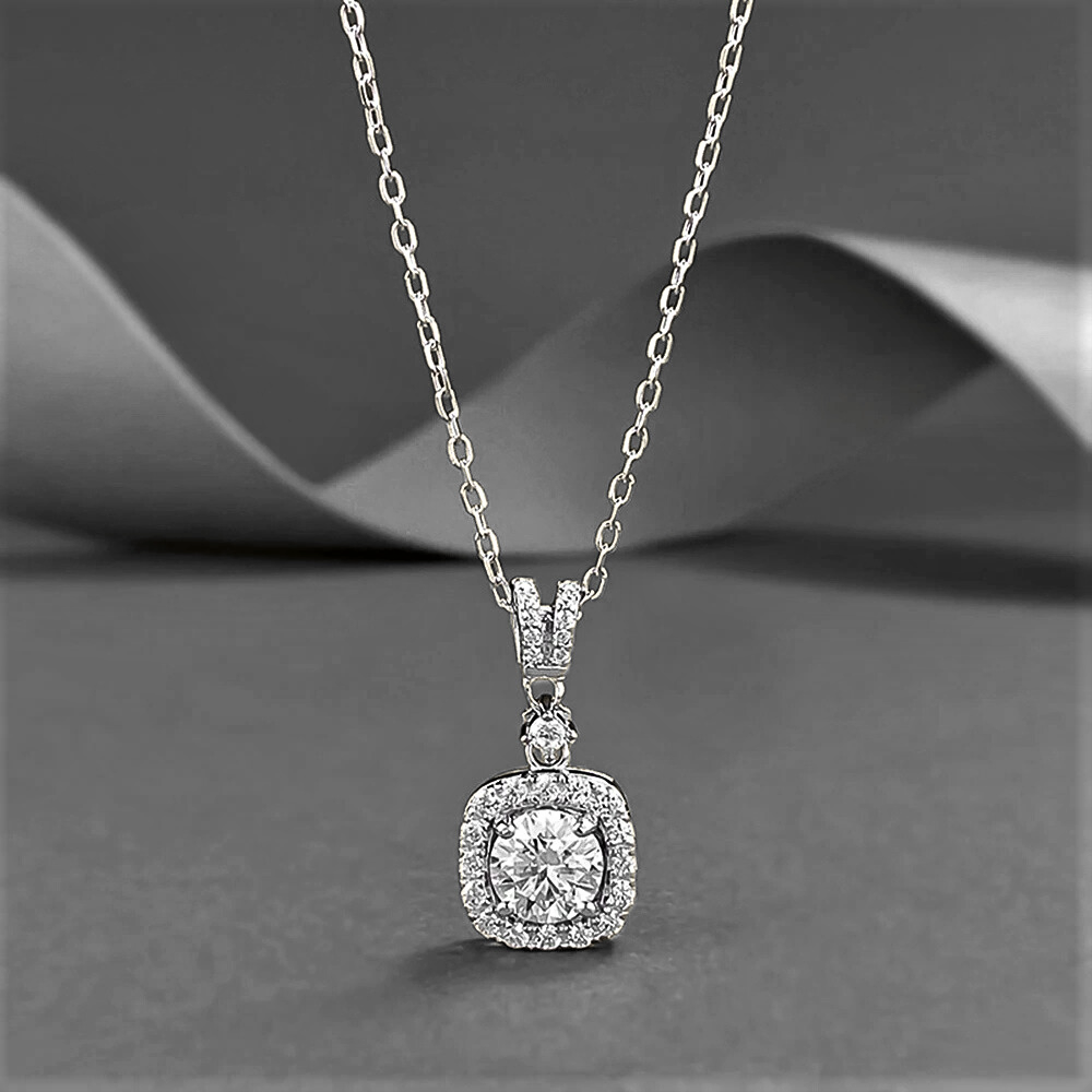 Collana con Brillanti sintetici ad Alto contenuto di Carbonio