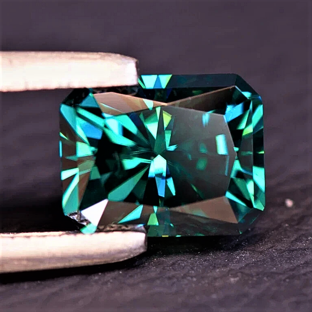 Moissanite Verde Smeraldo Taglio Radiant Certificata