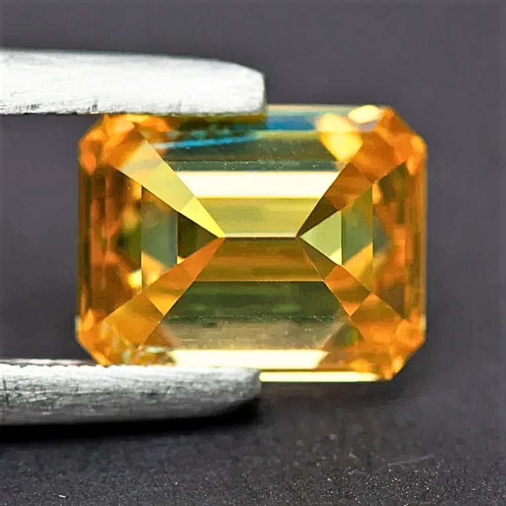 Moissanite Giallo Oro Taglio Smeraldo Certificata