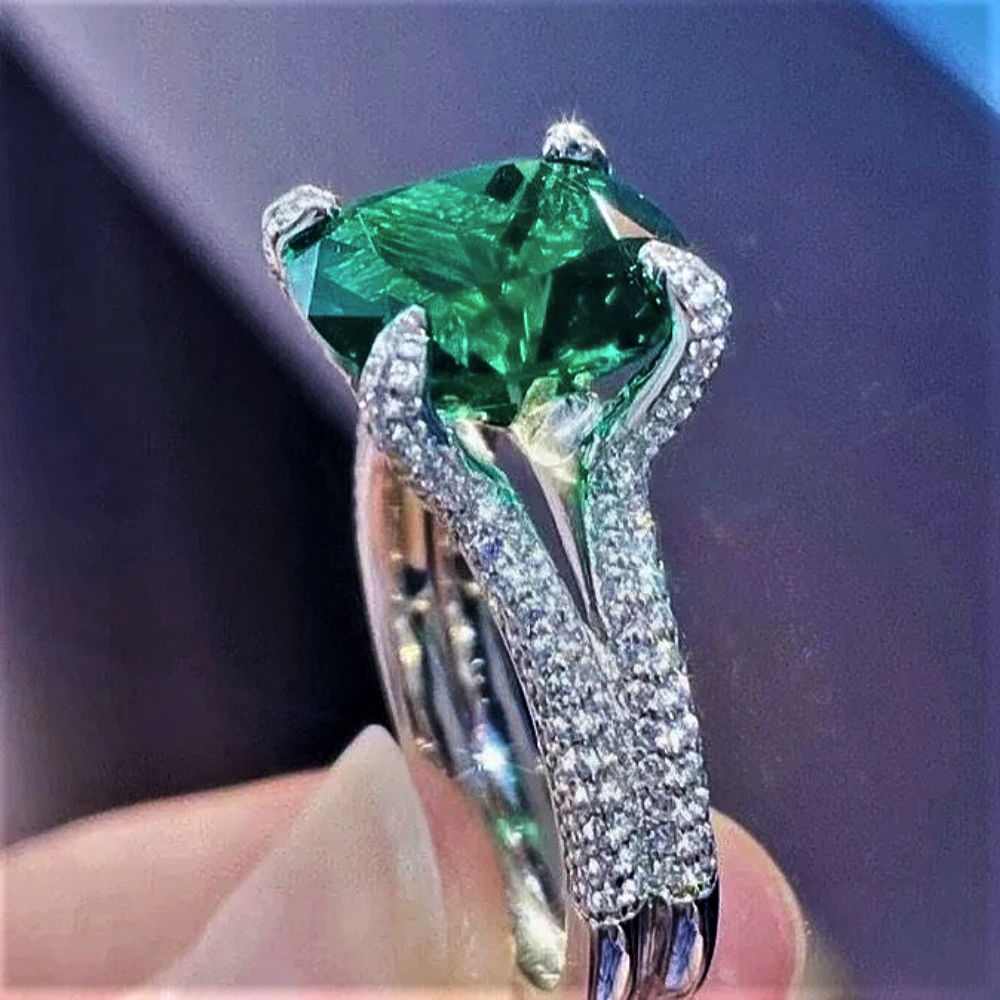 Anello con Smeraldo Colombiano Taglio Cuscino e Brillanti Lab Grown