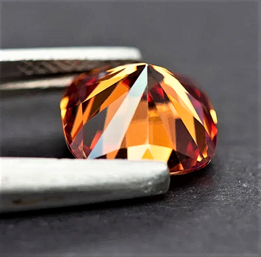 Moissanite Color Granato Taglio Cuscino Certificata