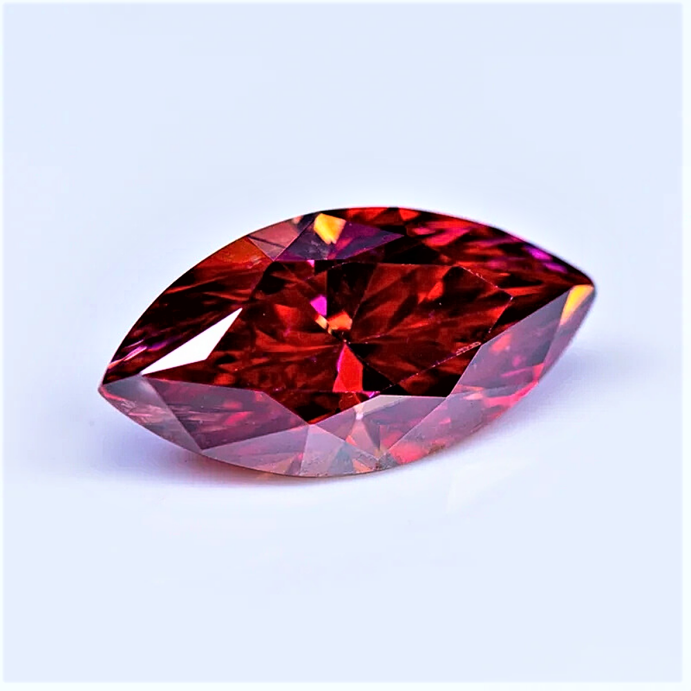 Moissanite Rossa con sfumature Gialle Taglio Marquise Certificata