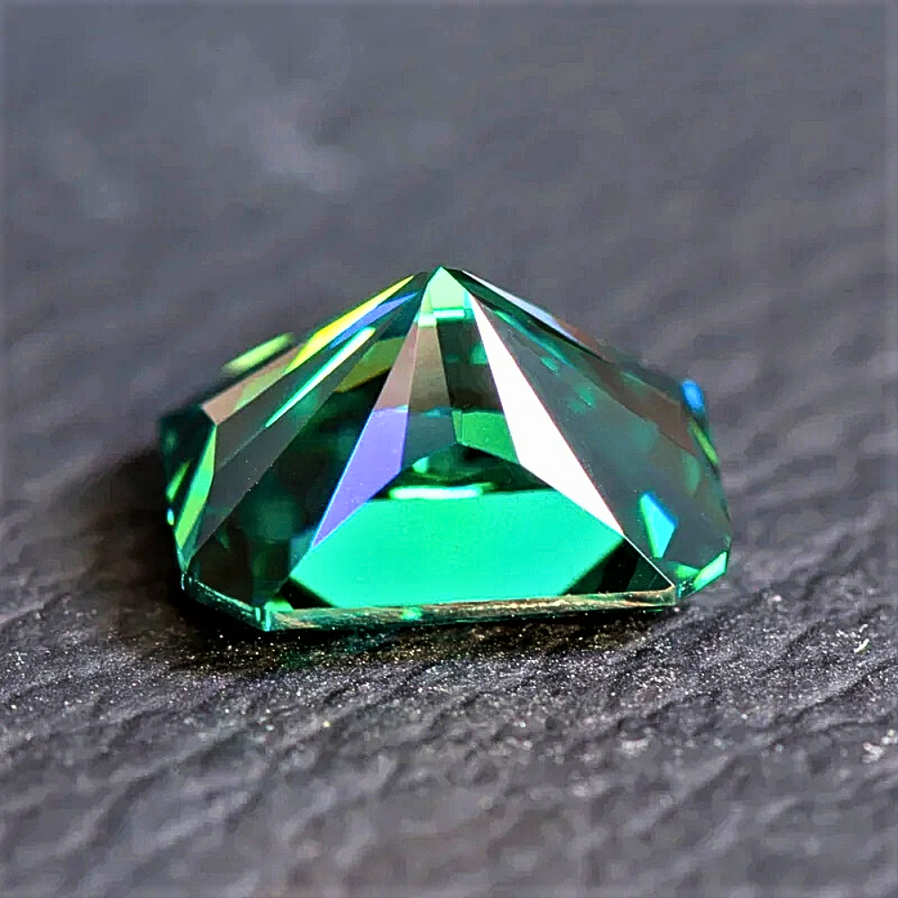 Moissanite Verde Smeraldo Taglio Radiant Certificata