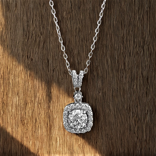 Collana con Brillanti sintetici ad Alto contenuto di Carbonio