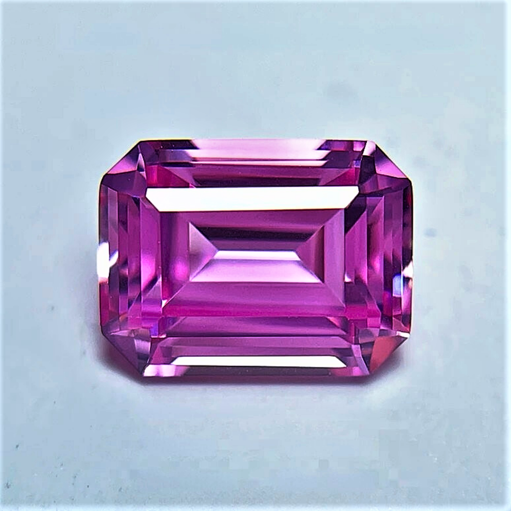 Zaffiro Rosa Intenso Lab Grown Taglio Smeraldo Certificato