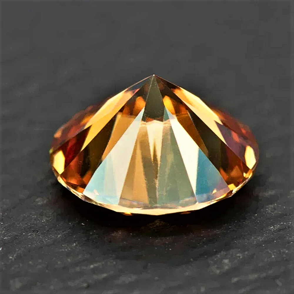 Moissanite Arancio Taglio Brillante Certificata
