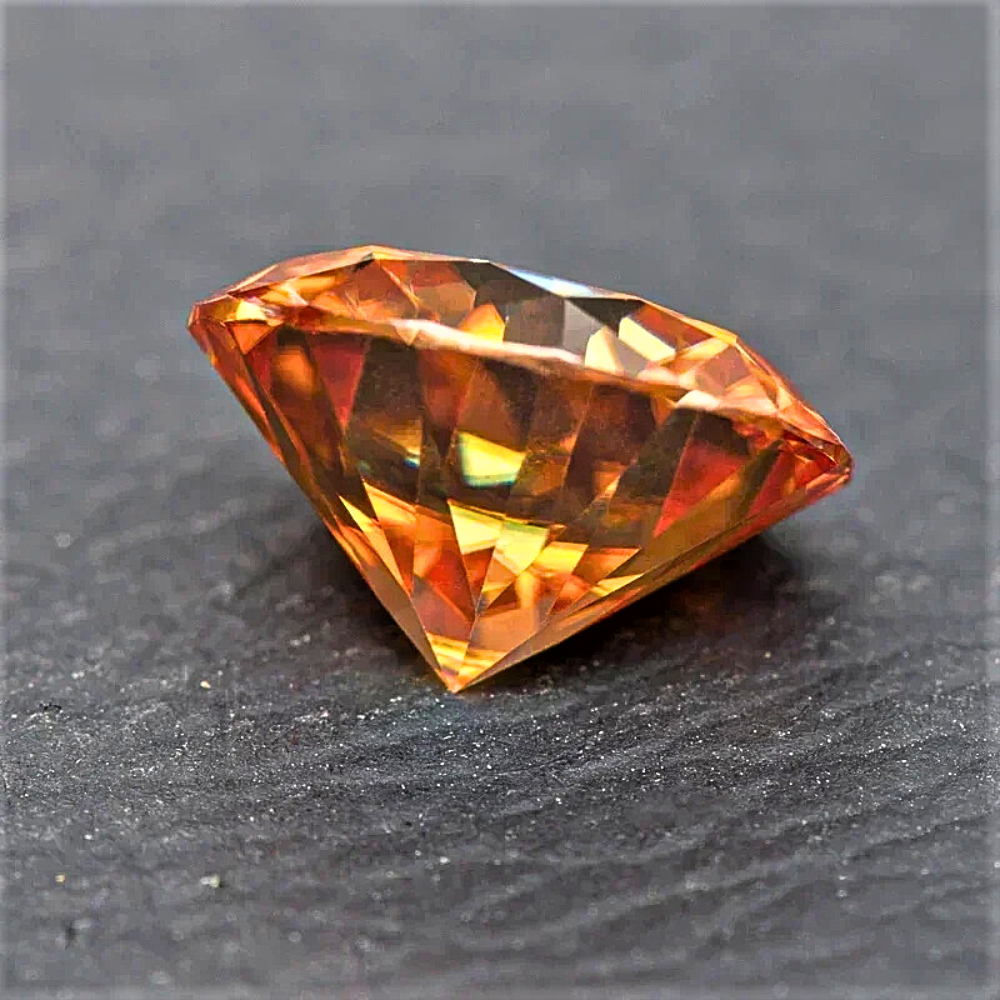 Moissanite Arancio Taglio Brillante Certificata