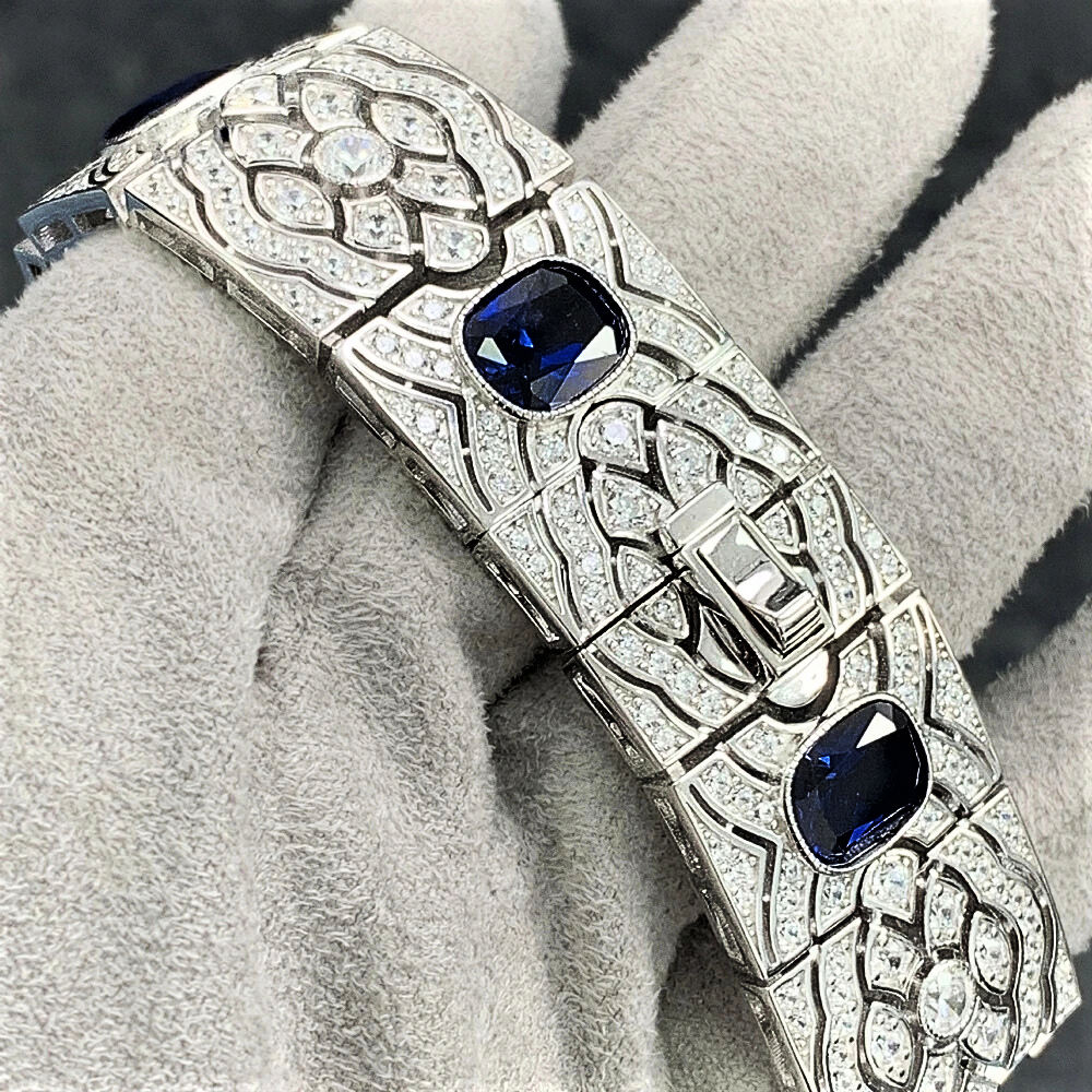 Bracciale a Fascia con Zaffiri Lab Grown Taglio Cuscino e Brillanti Sintetici ad Alto Contenuto di Carbonio