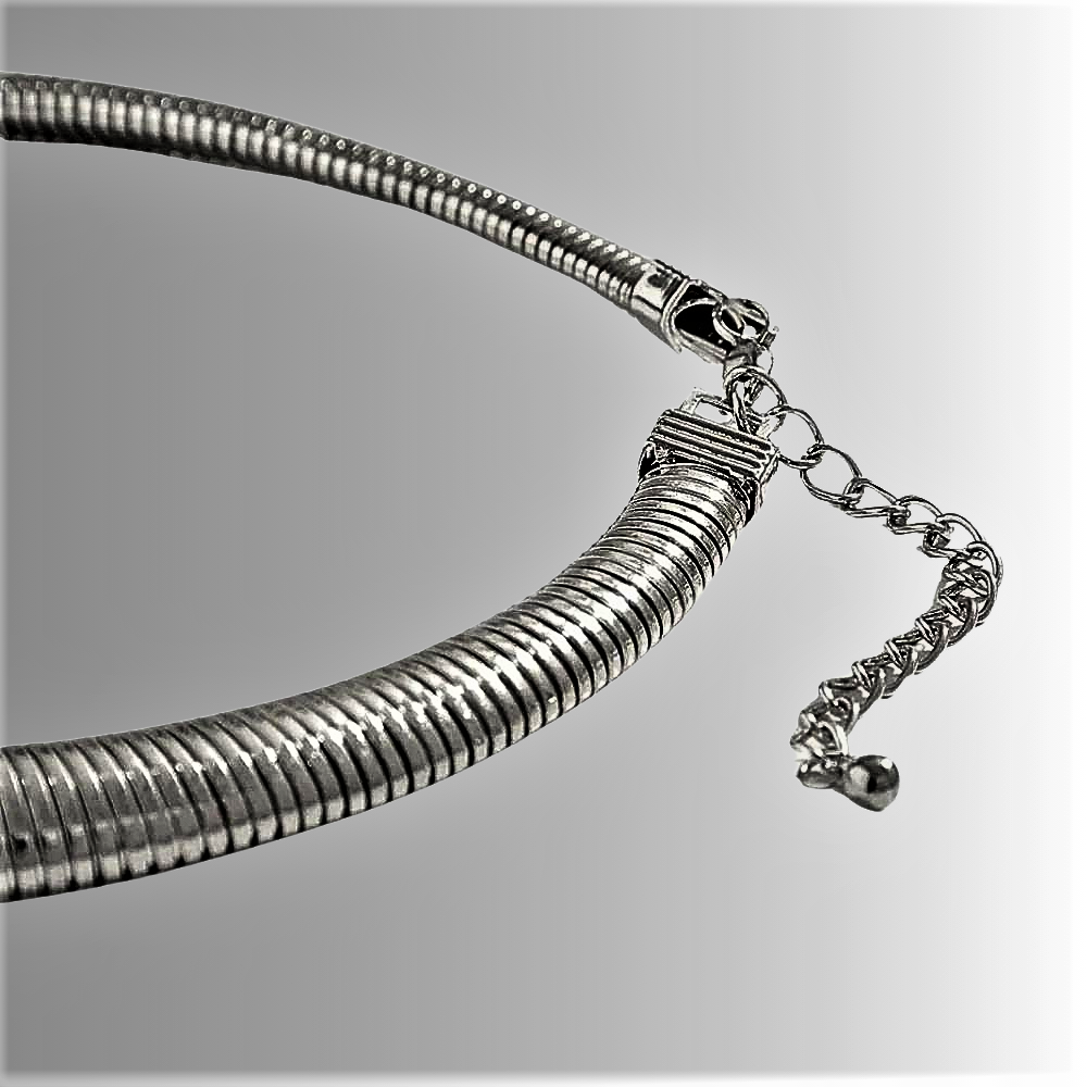 Collar "Gas Pipe Scaling": diseño de lujo y espiral