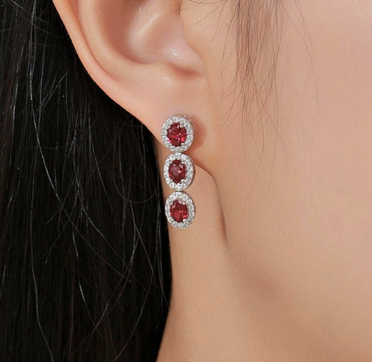 Orecchini con Rubini e Brillanti Sintetici ad Alto Contenuto di Carbonio