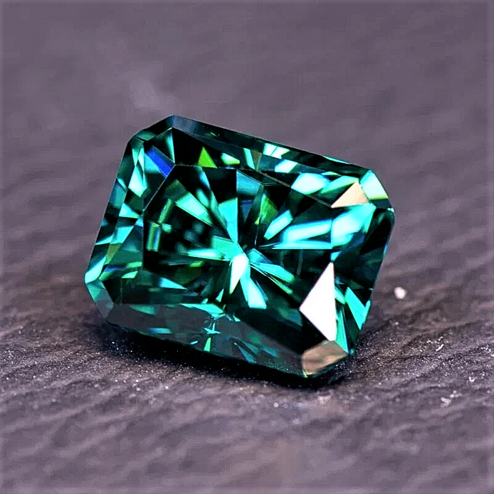 Moissanite Verde Smeraldo Taglio Radiant Certificata