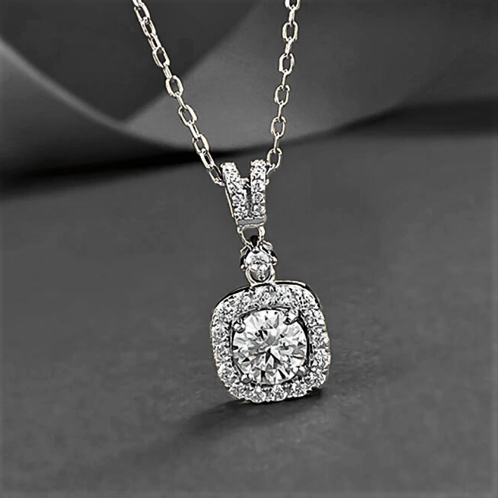 Collana con Brillanti sintetici ad Alto contenuto di Carbonio