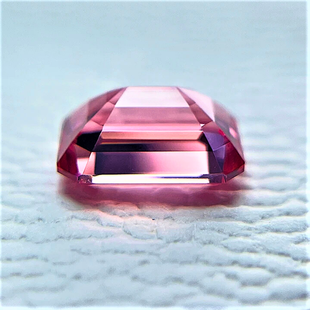 Zaffiro Padparadscha Lab Grown Taglio Smeraldo Certificato