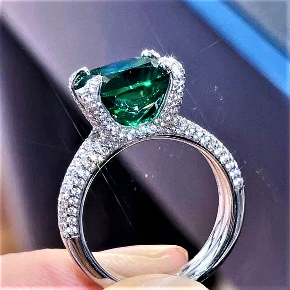 Anello con Smeraldo Colombiano Taglio Cuscino e Brillanti Lab Grown