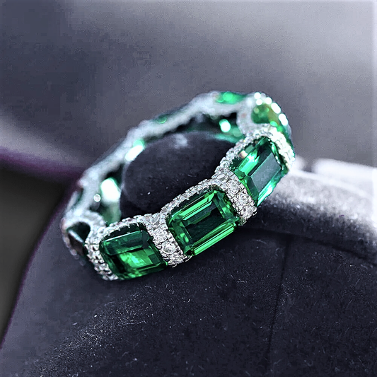 Eternity con Smeraldi Lab Grown Taglio Smeraldo per ct 9,00