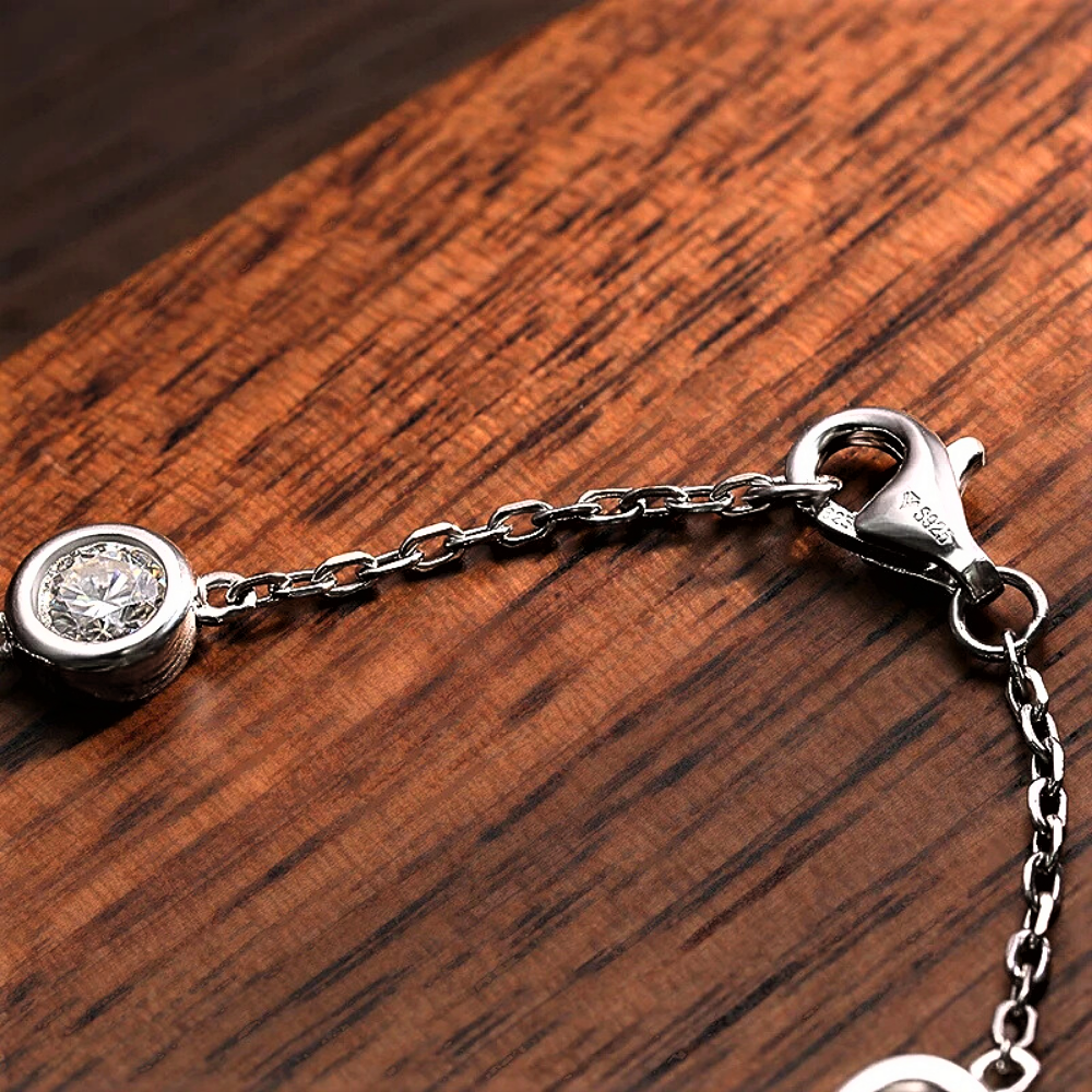 Bracciale con 8 castoni tondi con Ct 2,40 di Moissanite D Color