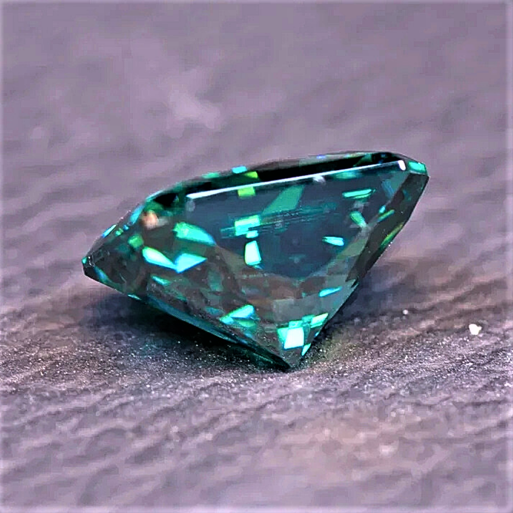 Moissanite Verde Smeraldo Taglio Radiant Certificata