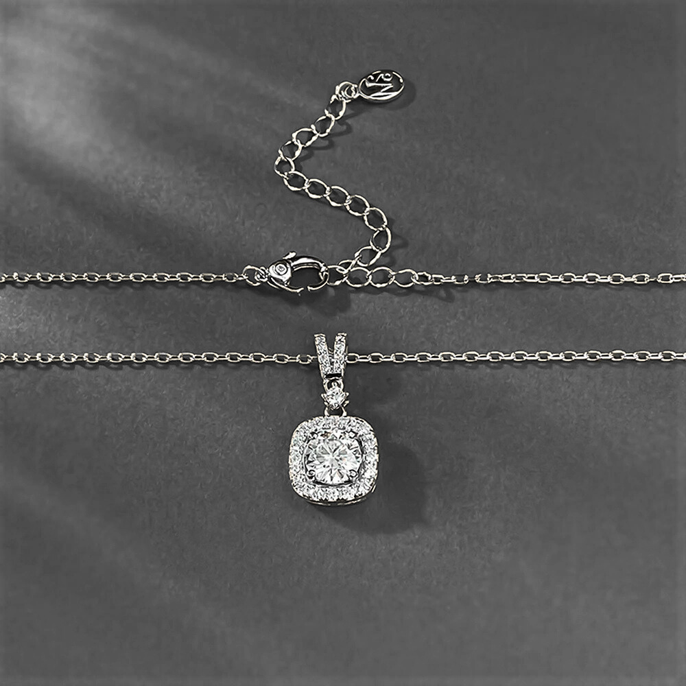 Collana con Brillanti sintetici ad Alto contenuto di Carbonio
