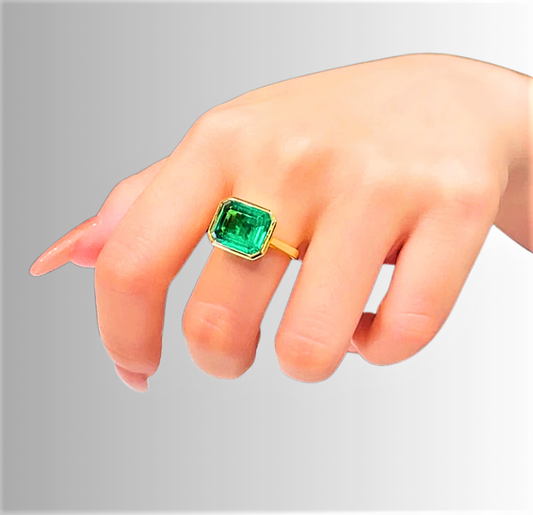 Parure Anello, orecchini e collana con Smeraldi Coltivati