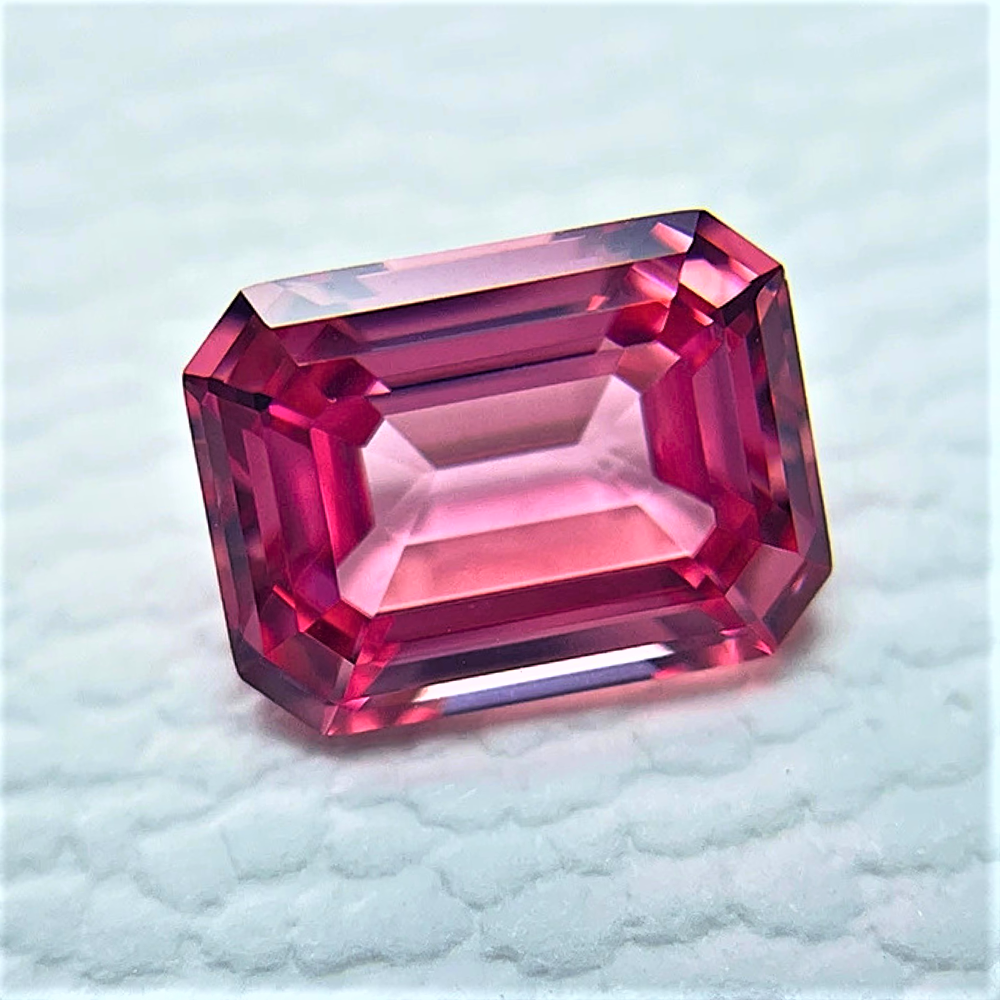Zaffiro Padparadscha Lab Grown Taglio Smeraldo Certificato
