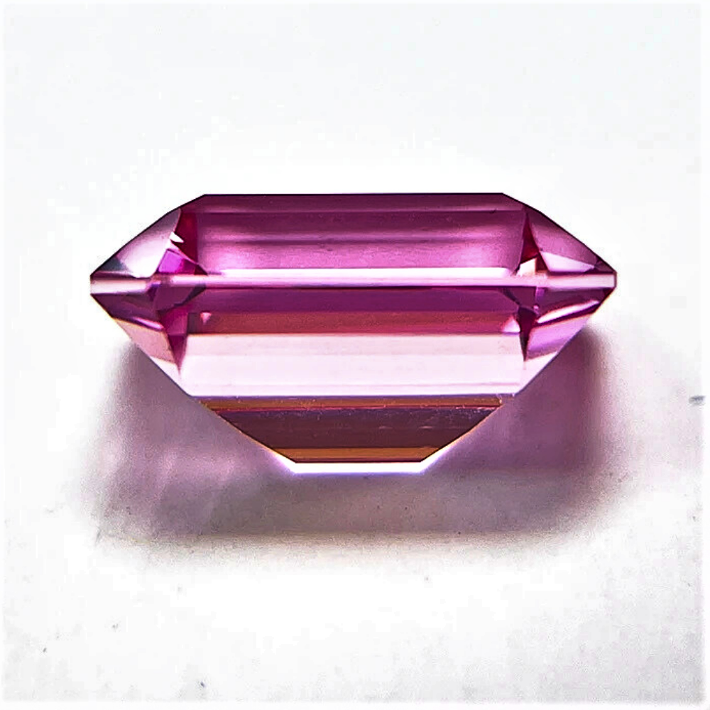 Zaffiro Rosa Intenso Lab Grown Taglio Smeraldo Certificato