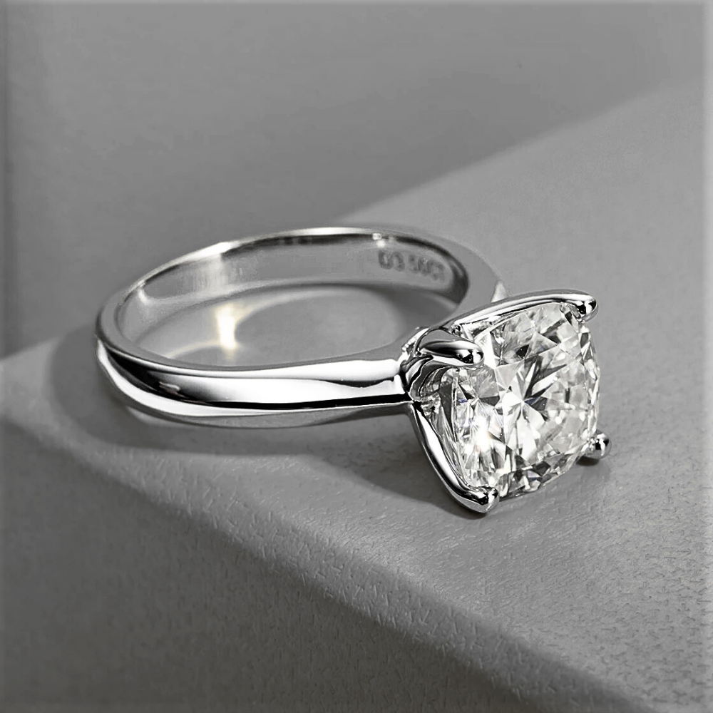 Solitario con Moissanite di ct. 3.50 Taglio Cuscino