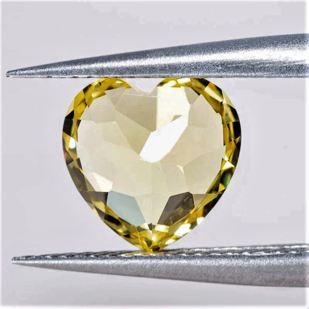 Zaffiro Giallo Lab Grown Taglio Cuore Certificato