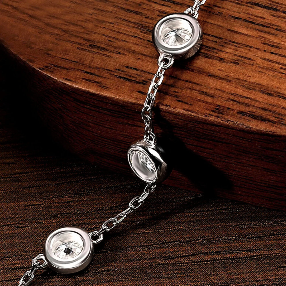 Bracciale con 8 castoni tondi con Ct 2,40 di Moissanite D Color