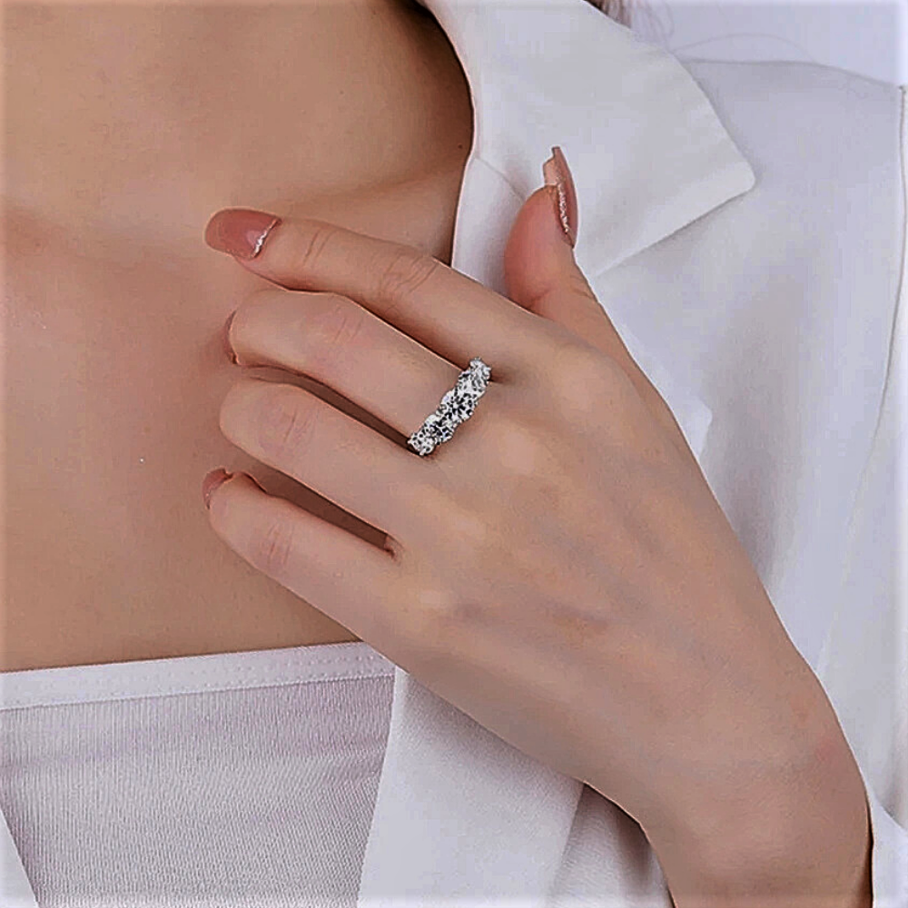 Fede a 5 pietre a Scalare con Moissaniti D Color per ct 3.80 o ct 7.00