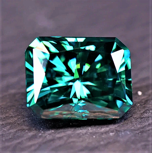 Moissanite Verde Smeraldo Taglio Radiant Certificata