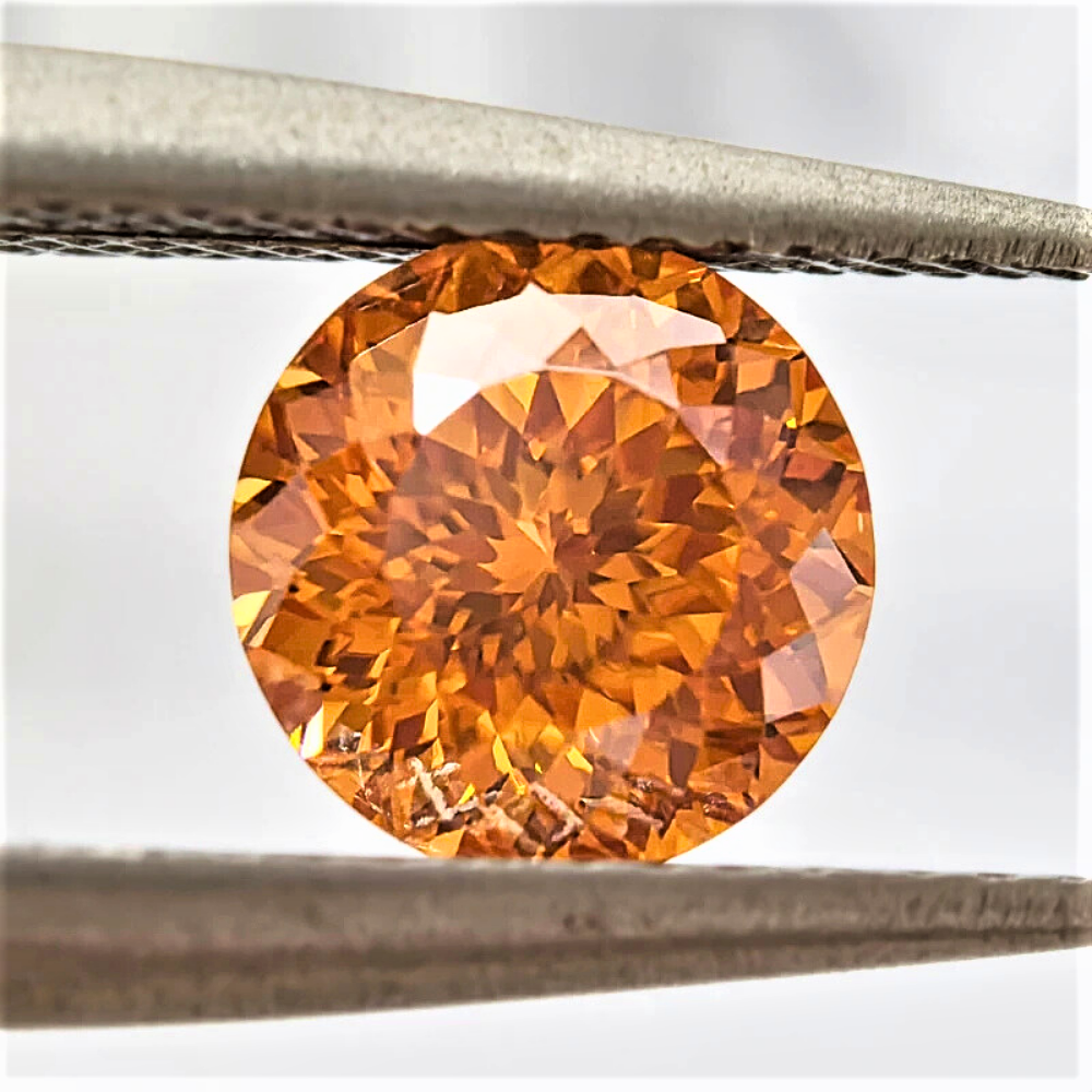 Moissanite Arancio Taglio Brillante con 100 faccette Certificata