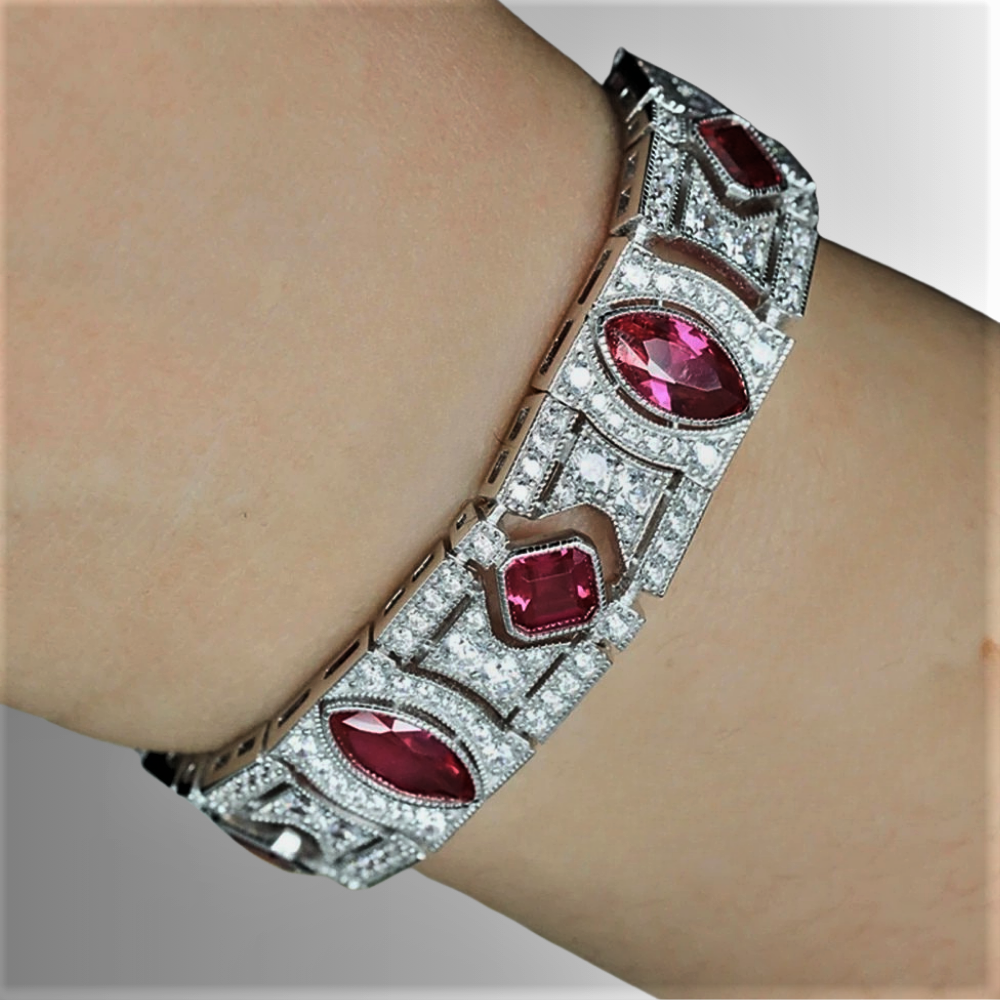 Bracciale a Segmenti con Rubini Coltivati e Brillanti Sintetici ad Alto Contenuto di Carbonio