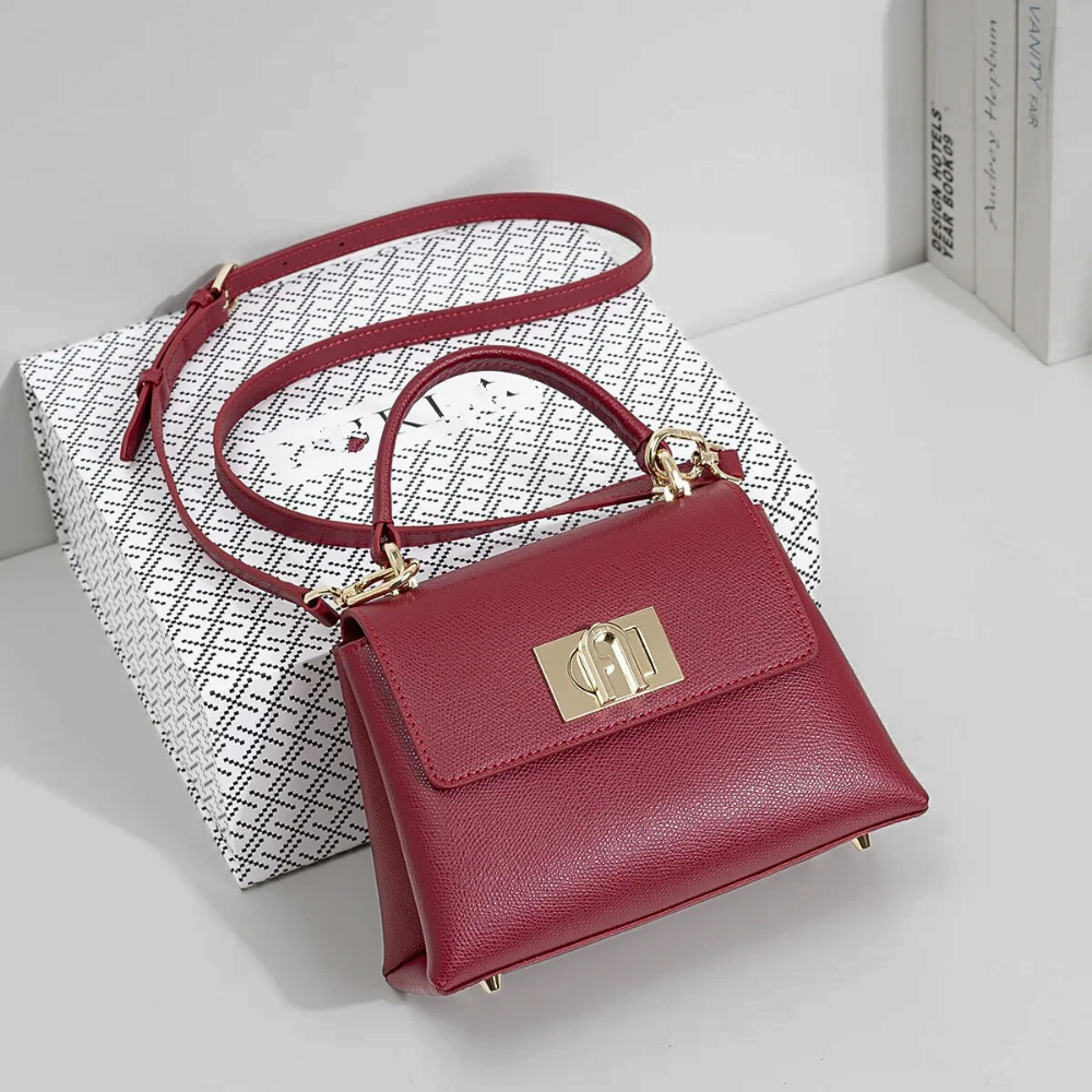 Mini Borsa in "Fiore" di Pelle di Vitellino: Innamorati del Vero Lusso