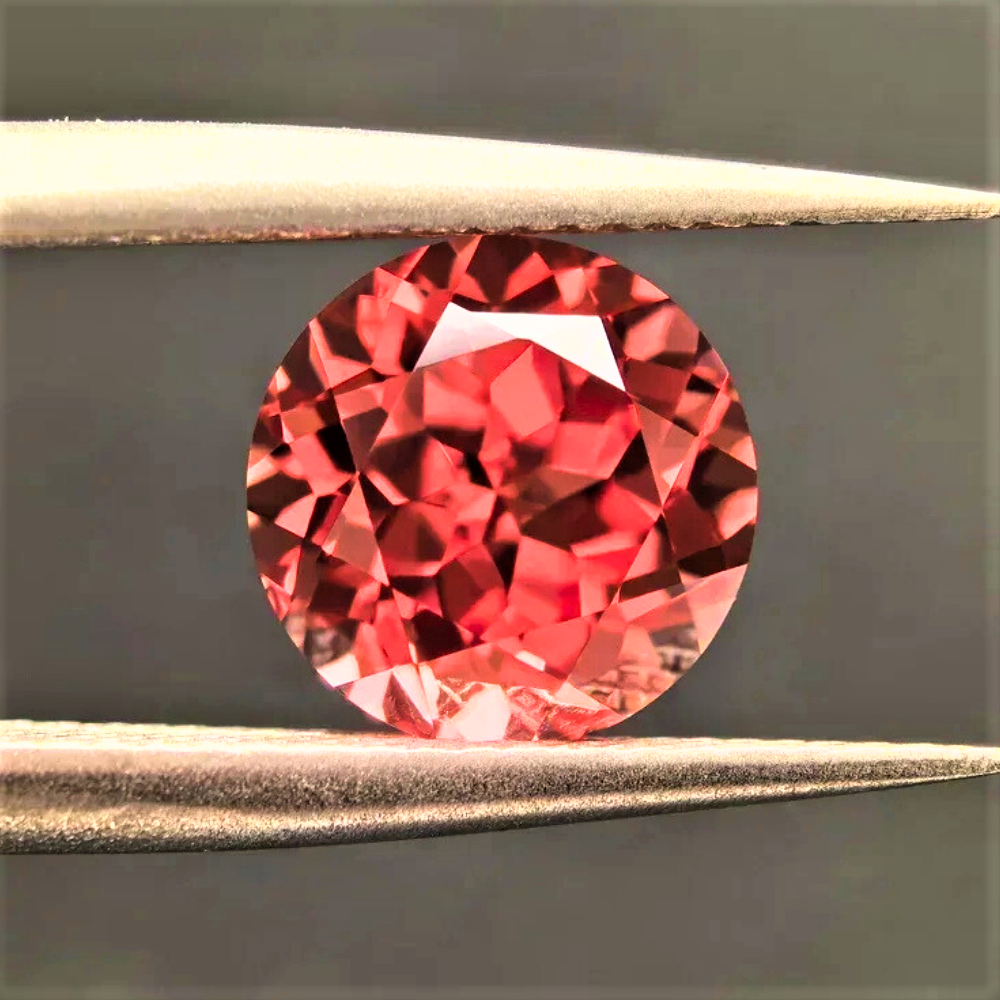 Zaffiro Padparadscha Lab Grown Taglio Brillante con Certificato