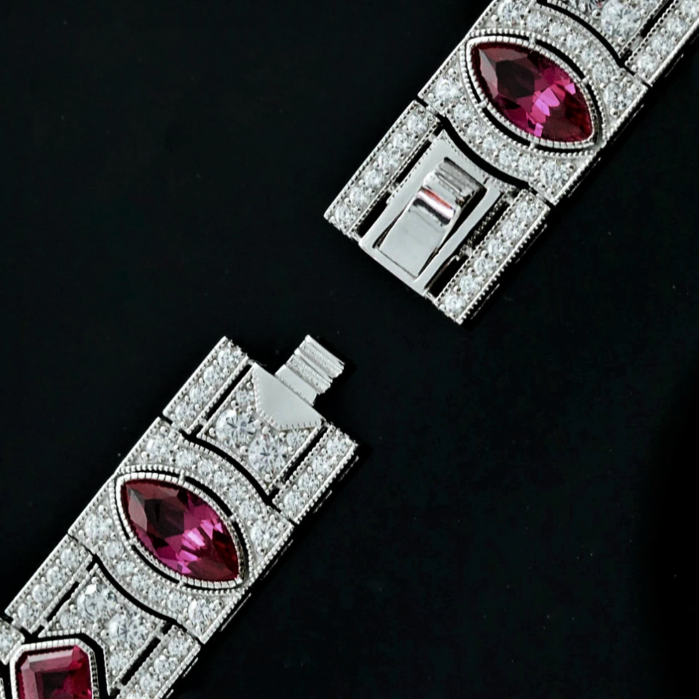 Bracciale a Segmenti con Rubini Coltivati e Brillanti Sintetici ad Alto Contenuto di Carbonio