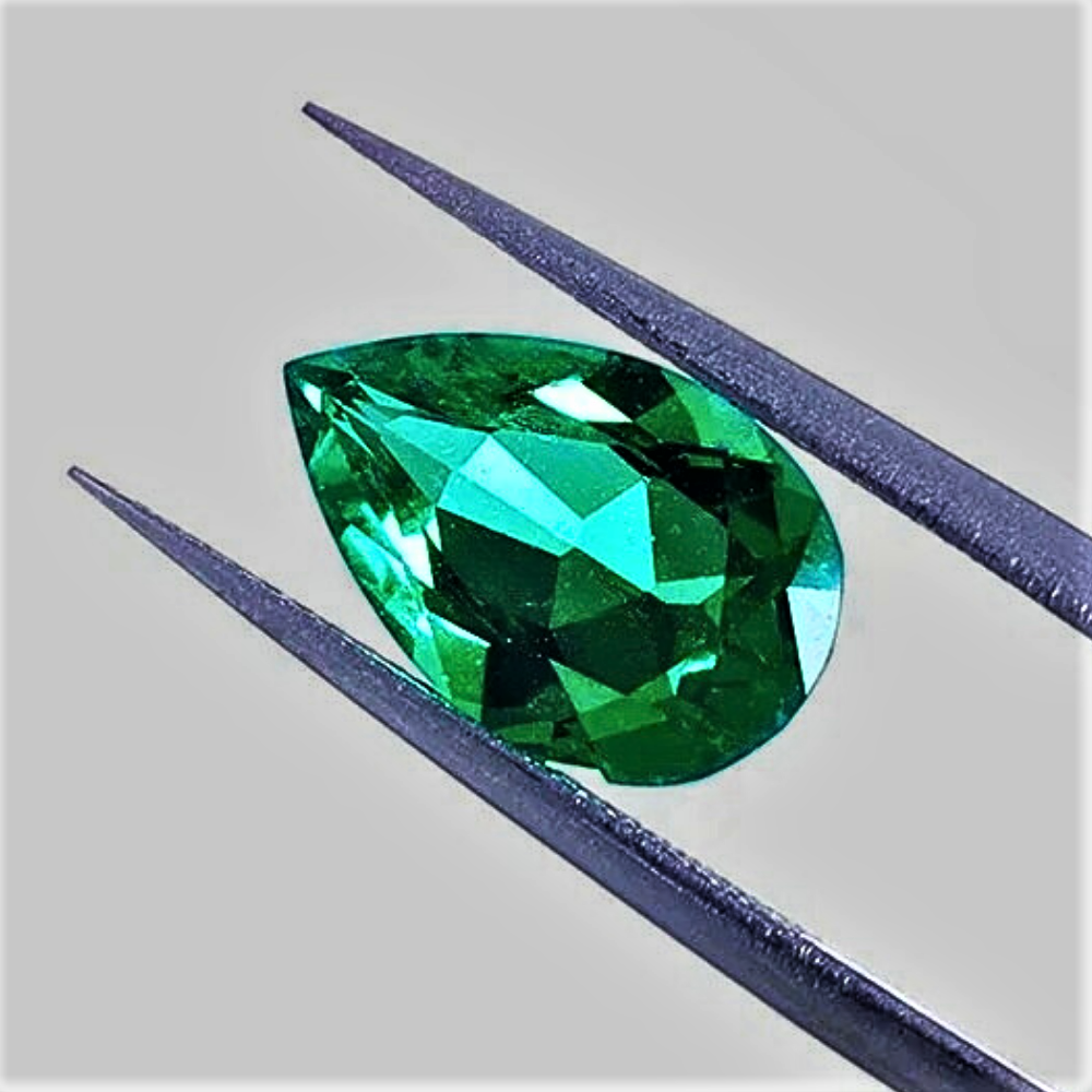 Smeraldo Colombiano Lab Grown Taglio Goccia Certificato