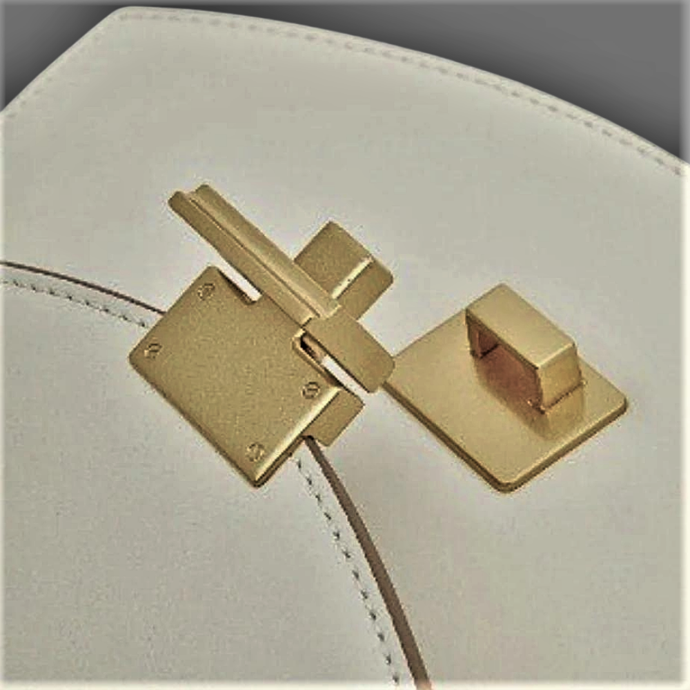 Mini Bolso en Piel Genuina Obra Maestra de Elegancia y Clase