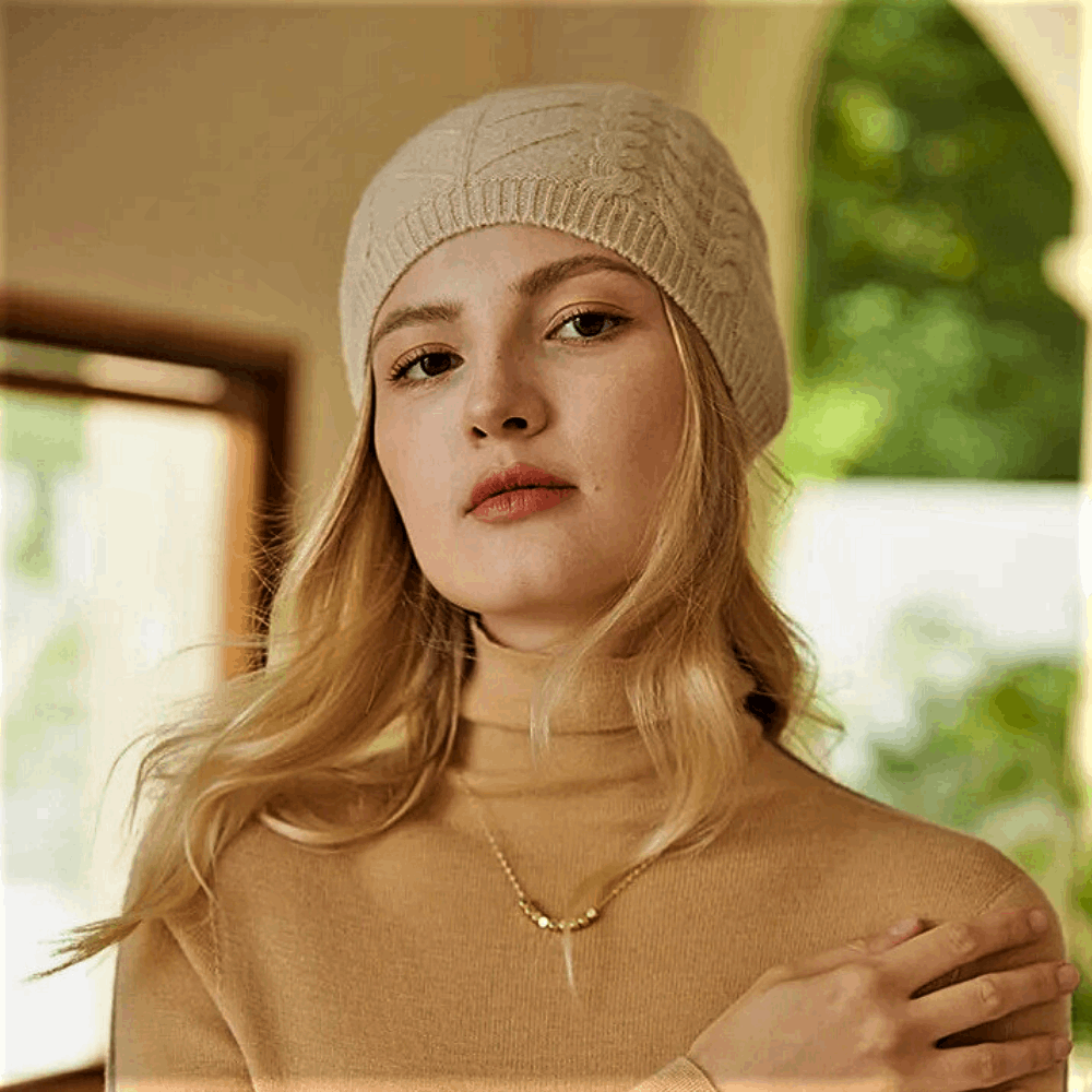 Cappello 100% Puro Cachemire: L'Eleganza della Maglia Senza Cuciture