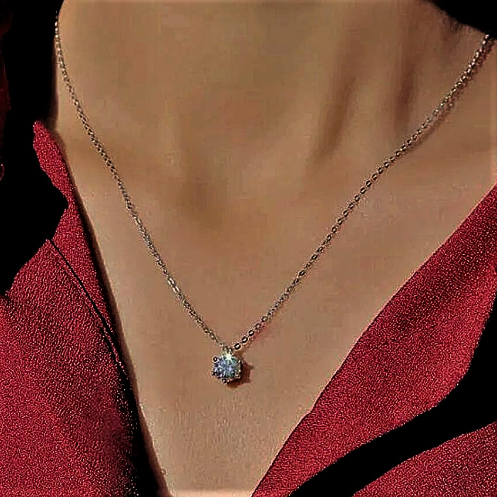 Collar “Punto Luce”: Sencillez refinada desde las estrellas