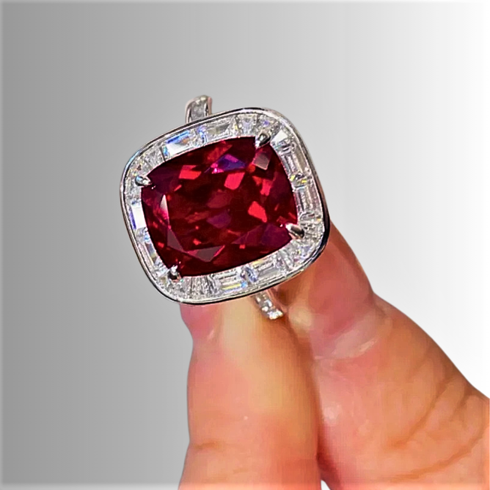 Fascia con Rubino Taglio Cuscino e Diamanti Sintetici Taglio Baguette ad Alto Contenuto di Carbonio