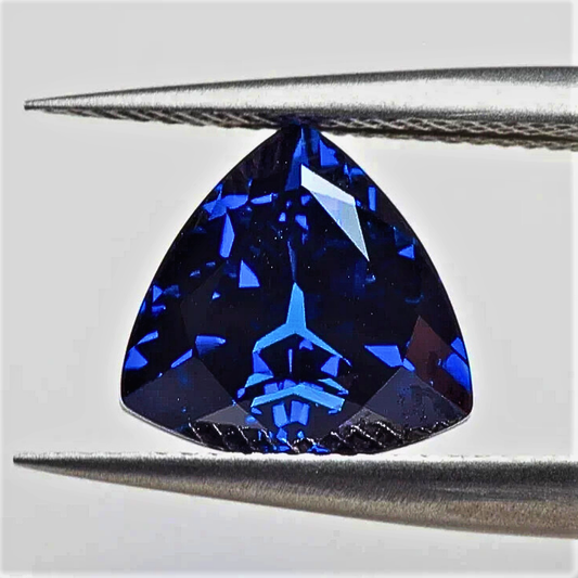 Zaffiro Royal Blue Lab Grown Taglio Trillion